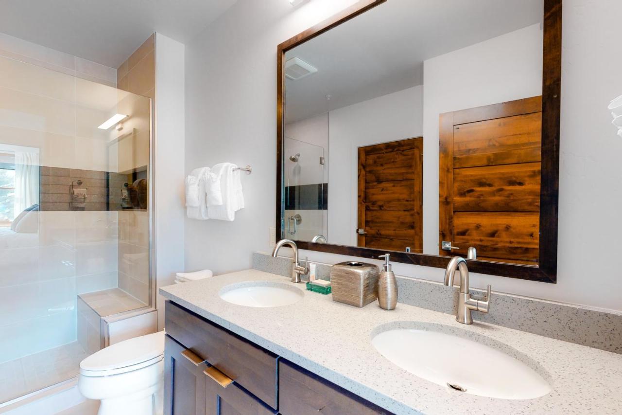 Blue River Flats Condos Сілвертон Екстер'єр фото