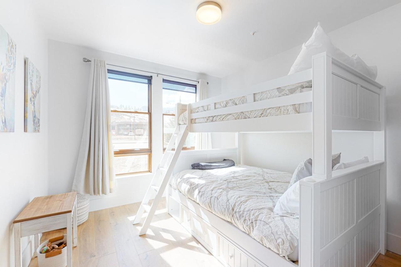 Blue River Flats Condos Сілвертон Екстер'єр фото