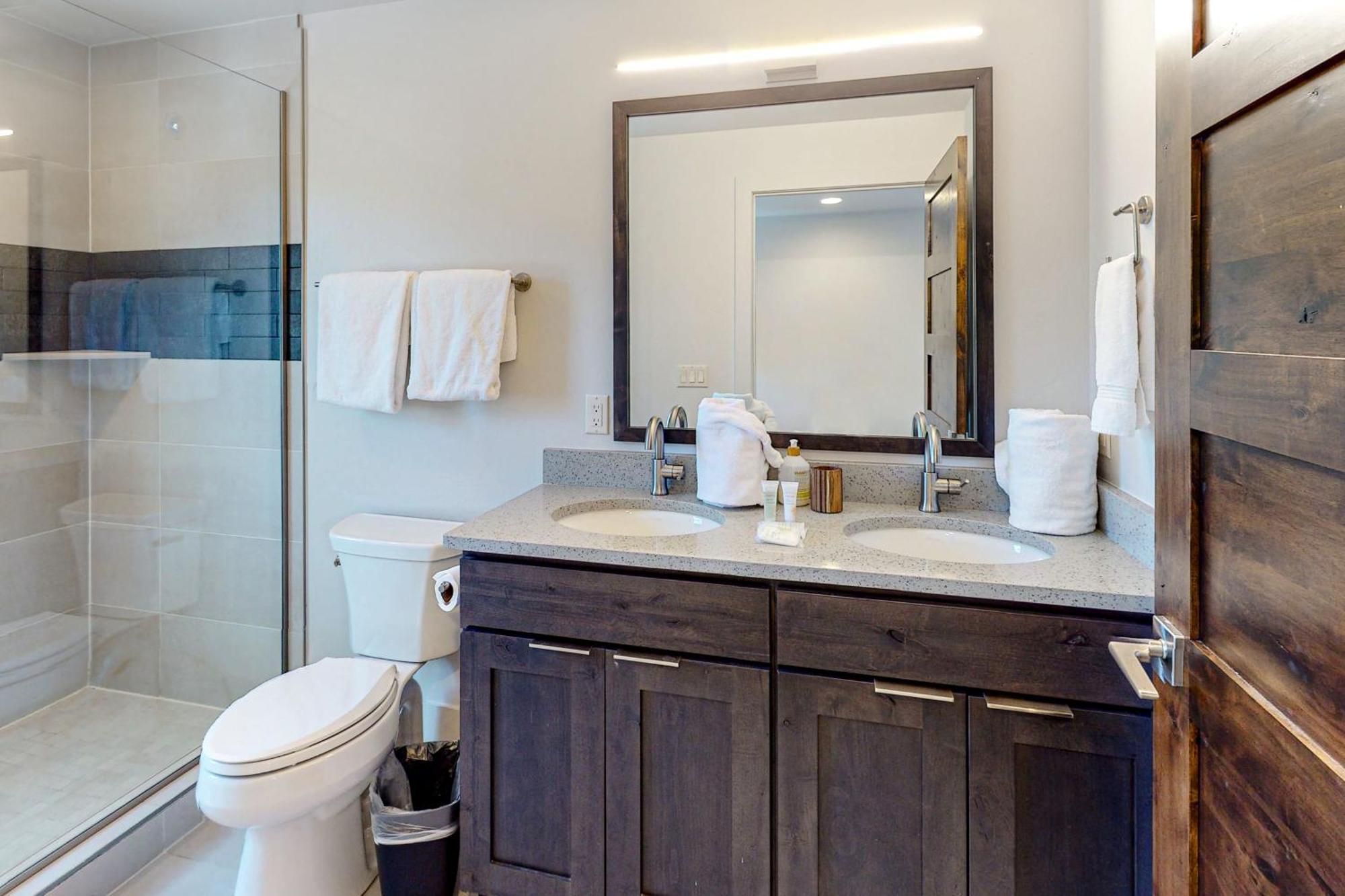 Blue River Flats Condos Сілвертон Номер фото