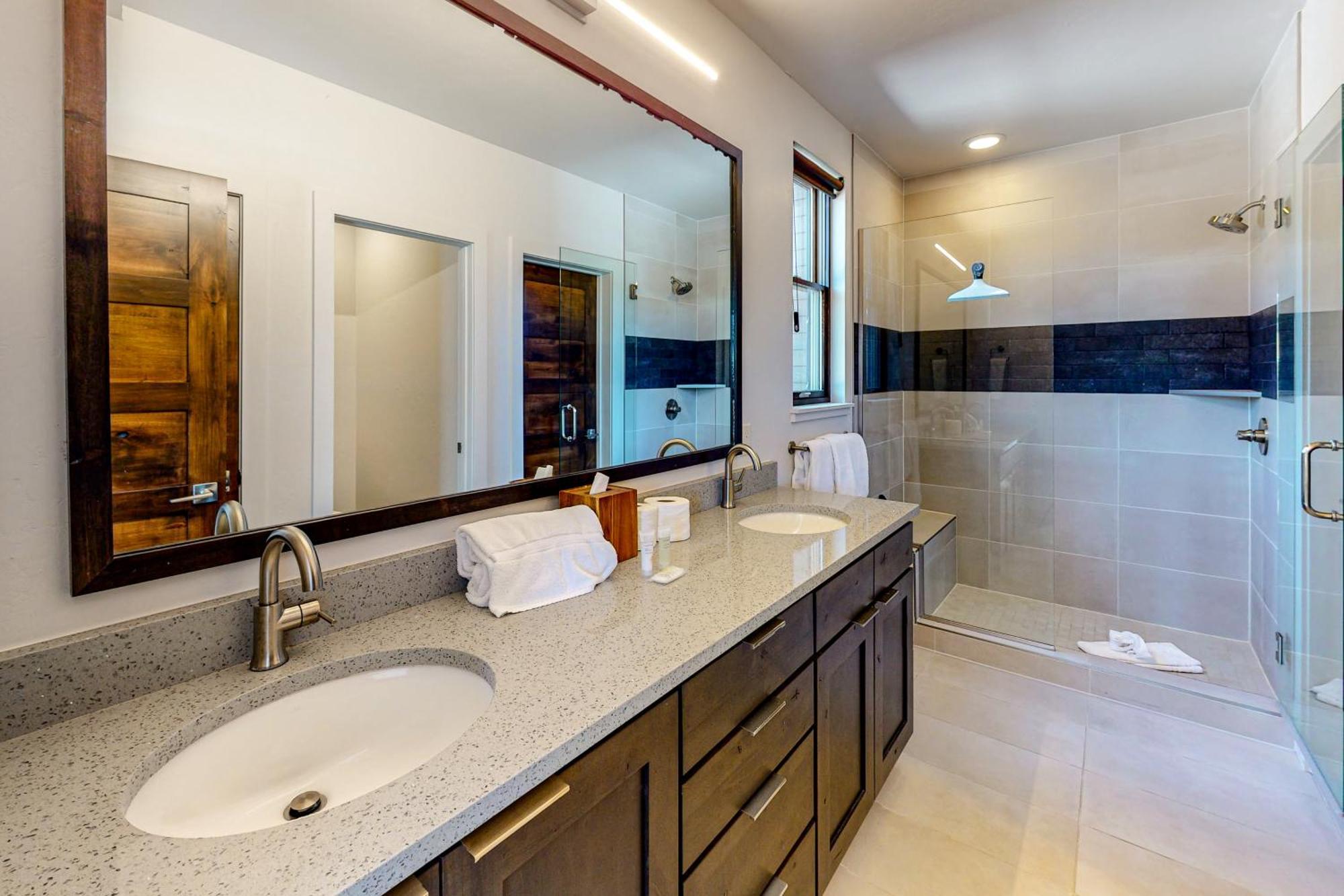 Blue River Flats Condos Сілвертон Номер фото