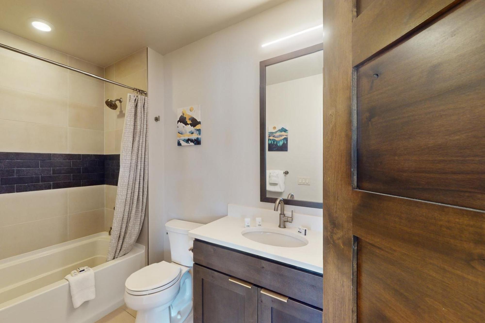 Blue River Flats Condos Сілвертон Номер фото